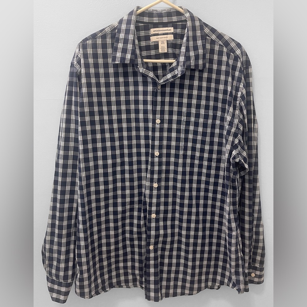Amazon Essentials Mens Button-up. Size X-Large.